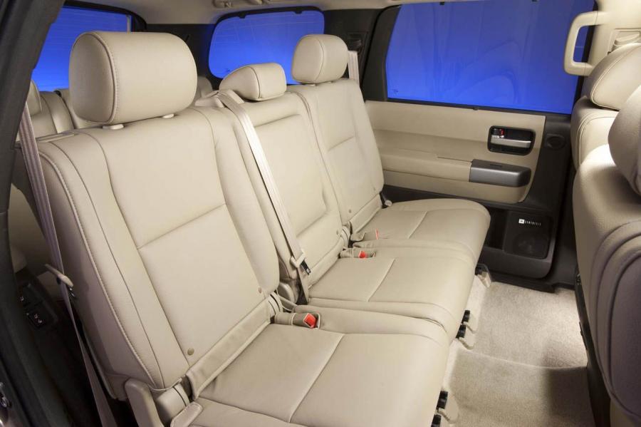  Toyota Sequoia 2013 года  (фото 8 из 50)